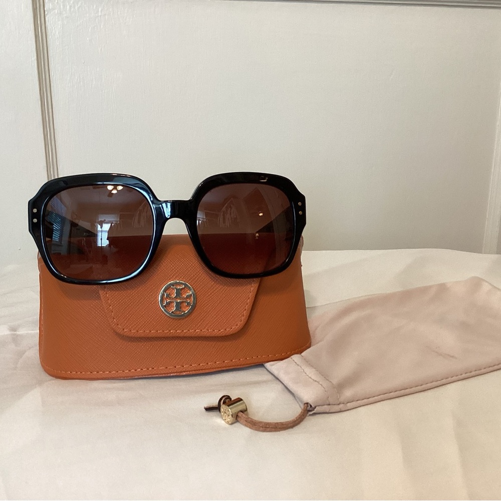 Tory Burch Black Frame Brown Lens Oversized Sunglasses